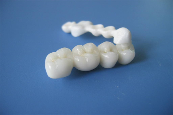 更新广州广大口腔医院收费标准:种植/矫正/洗牙等项目明细都在内