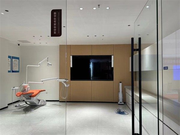 西宁中诺前牙不齐矫正日记：金属托槽矫正后牙齿排齐，拍照终于能自信露齿笑啦