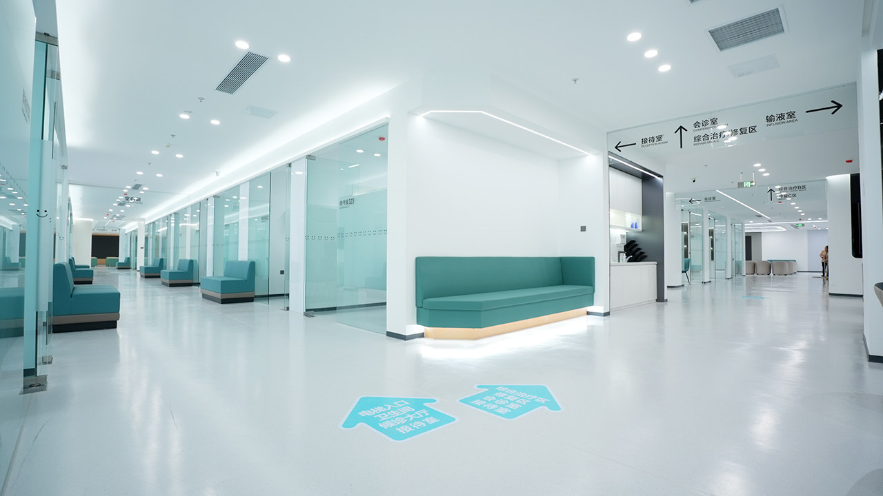 二、洁牙+喷砂+抛光的核心作用，精细适配老年口腔需求