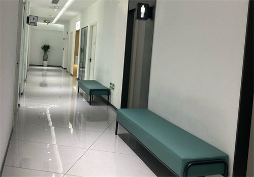 成都团圆口腔高新院区王铁生擅长哪些项目？口腔颌面外科与种植牙技术解析