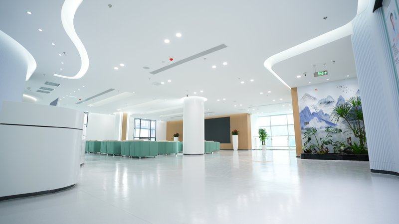 成都团圆口腔医院（高新院区）王铁生：16年种植牙经验，覆盖全场景缺牙修复