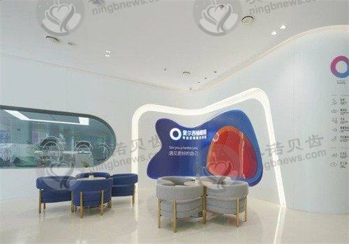 深圳爱尔西柚眼科门诊部休息区