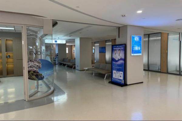 北京华德眼科医院设备齐全吗？50+台检查设备+全飞秒激光系统全解析