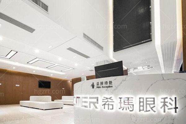 7岁娃戴OK镜的复查视功能矫正体验，专人引导免排队比公立医院更省心