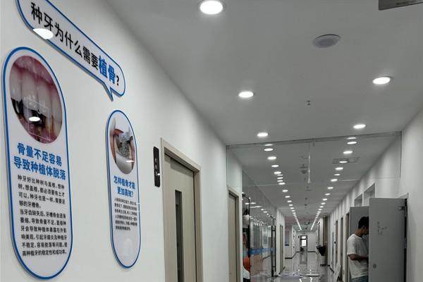 西宁中诺口腔医院赵东挂号预约攻略：种植牙2380元起，60岁以上享专属优惠