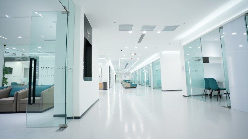 成都团圆口腔医院（高新院区）的资质背景，助力马贺医生开展高难度项目