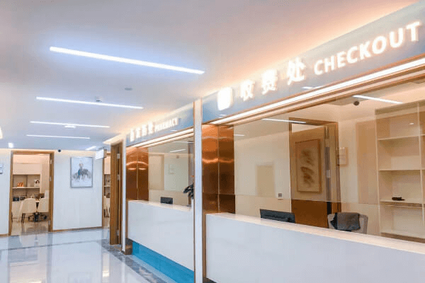 带孩子在北京华德眼科医院验配OK镜：全面检查贴心引导，收费透明孩子无不适超省心